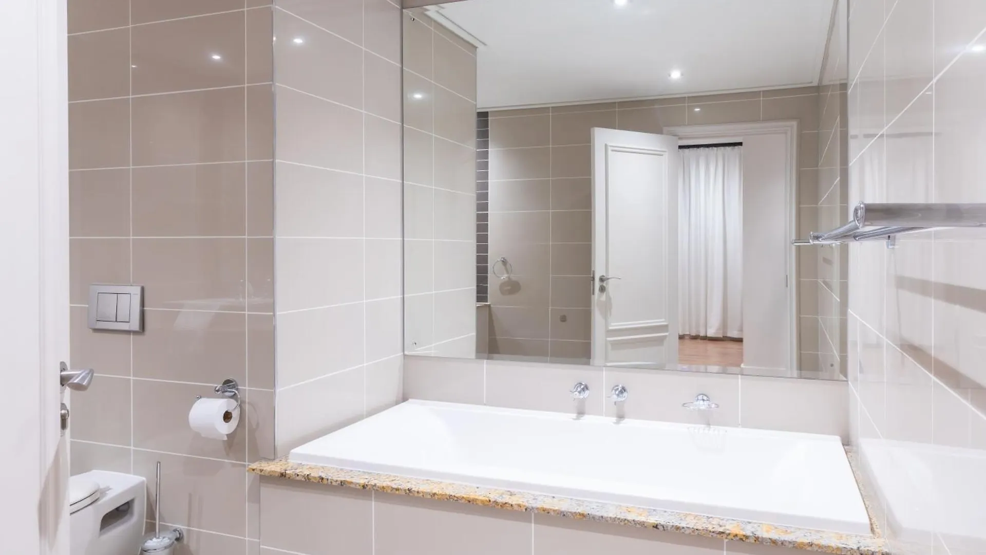 2Bdr Apartment Close To V&A Waterfront - Apt209 Cape Town South Africa