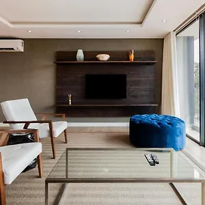 Apartment Warwick 30c, Cape Town