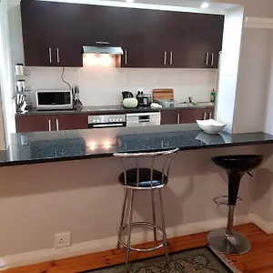 Apartment Bramber Court Art-deco Self-catering, Cape Town